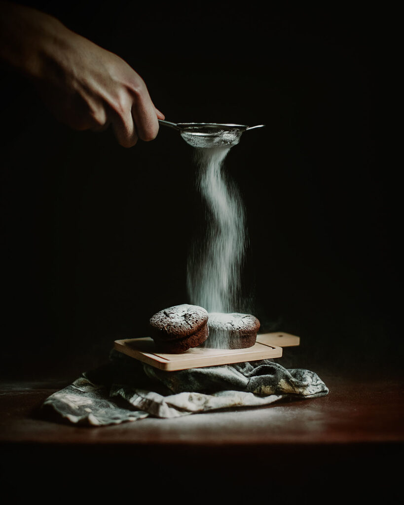 Canon EOS R6 food photography stillife of two cupcakes by Dutch photographer Willie Kers