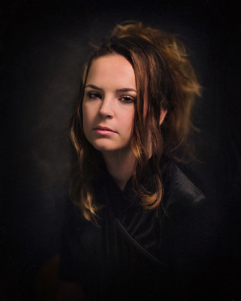 Canon fine art portrait of a young woman captured like Johannes Vermeer by Willie Kers